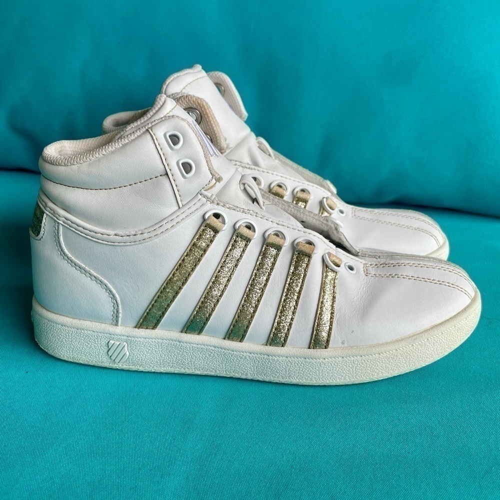 Kids KSwiss Classic sneaker size 5.5